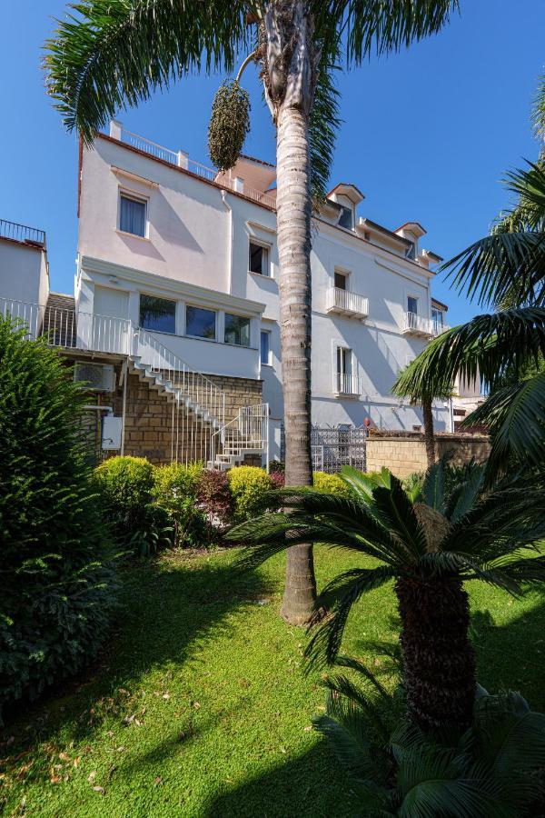 Mary'S Guest House Vico Equense Eksteriør billede